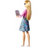 Barbie Bambola Insegnante, con 10 Accessori tra cui Computer e Mappamondo GJC23