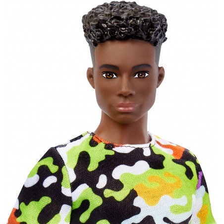Barbie GBV23 Ken Fashionistas n. 183 Ken etnico con Vestiti alla Moda Capelli Ricci Scolpiti