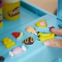 Play-Doh Kitchen Creations Il Super Camioncino di Play-Doh con Cucina con Suoni realistici 27 Accessori 12 vasetti di plastilina