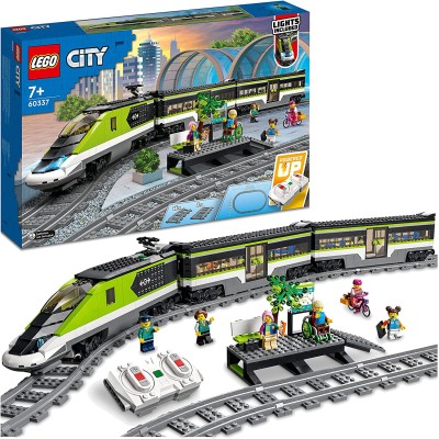 Lego City 60337 Treno Passeggeri Espresso Locomotiva Telecomandata con Luci Dimmerabili e Binari