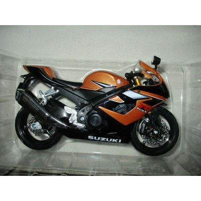 Maisto - Suzuki GSX-R1000 in sala 1:12
