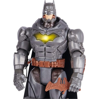 DC Comics 6064833 Batman Deluxe Battle Strike Batman da 30 cm 5 accessori e  20 suoni