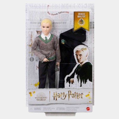 Mattel HMF35 Harry Potter - Draco Malfoy con uniforme di Hogwarts Casa Serpeverde  e la sua bacchetta