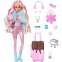 Mattel HPB16 Barbie Extra Fly Barbie viaggiatrice con look a tema neve tuta rosa e cappotto alla moda