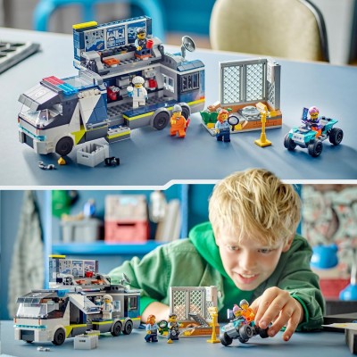 LEGO City Stazione di Polizia, Set di Costruzioni per Bambini con 2 Camion  Giocattolo, Mattoncini Sonori e Luminosi, un Drone e una Motocicletta,  60246 