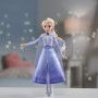 Hasbro ‎E9420 Disney Frozen II Elsa's Transformation Fashion Doll con 2 abiti e 2 stili di capelli