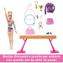 Mattel HRG52 Barbie Ginnastica Artistica con tuta per il riscaldamento, fermo a C per le acrobazie e tanti accessori