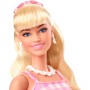 Mattel HPJ96 Barbie The Movie Margot Robbie con abito vintage a quadretti rosa e bianco e collana con margherite