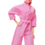 Mattel HRF29 Barbie The Movie Margot Robbie con Tuta Pink power Occhiali da Sole e Fascia per Capelli