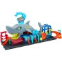 Mattel HTN82 Hot Wheels Ultra Shark Car Wash Mega Squalo Autolavaggio Pista con Rullo e cancelli mobili