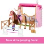 Mattel HXJ44 Barbie Playset Stalla con bambola e cavallo 6 aree di gioco e 25 accessori inclusi