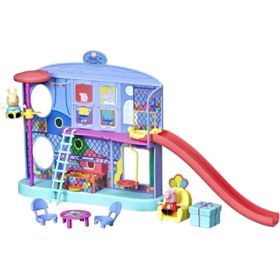 Hasbro F2402 Peppa Pig Playset Centro Divertimenti con figure di Peppa e Rebecca Coniglio con 8 accessori