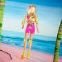 Mattel HRB04 Barbie The Movie Margot Robbiecon Abito da Pattinatrice in Stile Anni '80 con Body Pantaloncini e Pattini in Linea