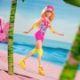 Mattel HRB04 Barbie The Movie Margot Robbiecon Abito da Pattinatrice in Stile Anni '80 con Body Pantaloncini e Pattini in Linea