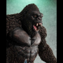 MegaHouse Ua monsters Godzilla Vs Kong PVC Figure con ascia da battaglia di Kong.