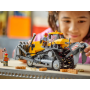 Lego City 60466 Bulldozer giallo Set con Veicolo da Cantiere con 3 Minifigure e Segnali Stradali