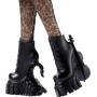 Mattel HXJ04 Monster High Mercoledì Addams in uniforme Nevermore Academy con Mano zaino e piedistallo