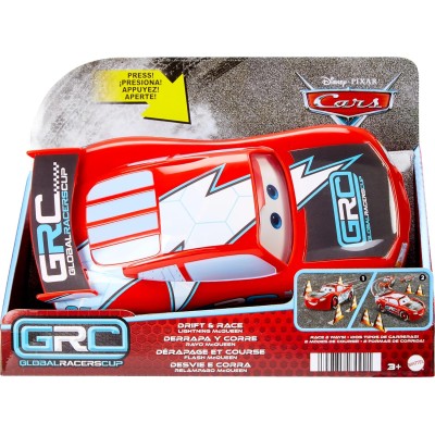 Mattel HXJ34 Cars - Saetta McQueen Corsa Globale Derapa e Sfreccia con 2 modalità rettilineo e sfreccia e 4 coni