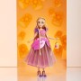 Hasbro F1247  Disney Princess Style - Rapunzel inabito viola lussureggiante con un corpetto incrociato e spalle a sbuffo