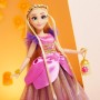 Hasbro F1247  Disney Princess Style - Rapunzel inabito viola lussureggiante con un corpetto incrociato e spalle a sbuffo