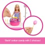 Mattel JFV67 Barbie Mysteries: Beach Detectives - Malibu e chiosco dello zucchero filato e 20 accessori inclusi