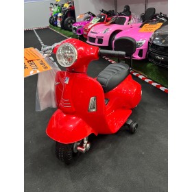 Piaggio Mini Vespa GTS Elettrica per Bambini con Sedile in Pelle Batteria 6Volt Nuova da Esposizione Piaggio Mini Vespa GTS Elettrica per Bambini con Sedile in Pelle Batteria 6Volt Nuova da Esposizione