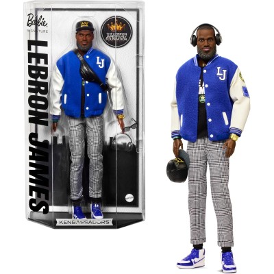 Mattel HRM33 Barbie Ken Signature LeBron James Kenbassadors con giacca in stile college  cuffie e occhiali da sole