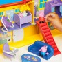 Hasbro G05085L0 Peppa Pig - La Grande casa di Peppa con 3 bambole 11 accessori e adesivi