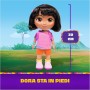 SpinMaster 6073359 Dora l'Esploratrice - Dora canta ed esplora con musica effetti sonori frasi bilingue abiti e accessori