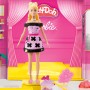 Hasbro G1356 Play-Doh Sfilata di Moda Designer di Barbie con Barbie snodata per creare acconciature e vestiti