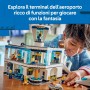 LEGO City 60502 Aeroporto con Aereo in Miniatura con Terminal Aeroplano Rimorchiatore Ponte 9 Minifigure e Accessori