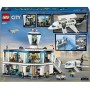 LEGO City 60502 Aeroporto con Aereo in Miniatura con Terminal Aeroplano Rimorchiatore Ponte 9 Minifigure e Accessori
