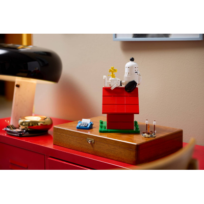Lego Ideas 21368 Peanuts: la cuccia di Snoopy