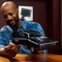 LEGO Technic 42231 Auto Dodge Charger R/T Fast and Furious da Collezione con Motore V8 e Sospensioni