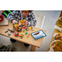 Lego City 60496 Centro di consegna pizze con veicoli Include Macchina Scooter Drone Cabinato Arcade e 4 Minifigure