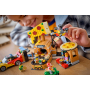 Lego City 60496 Centro di consegna pizze con veicoli Include Macchina Scooter Drone Cabinato Arcade e 4 Minifigure