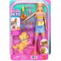 Mattel JMJ44 Barbie - Cucciolo sui pattini bambola dai capelli biondi e cucciolo guinzaglio e pattini coordinati