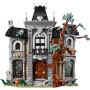 LEGO Icons 11383 Maniero della Sindaca Casa Stregata 3D con Interni in Stile Gotico e 3 Minifigure Fosforescenti